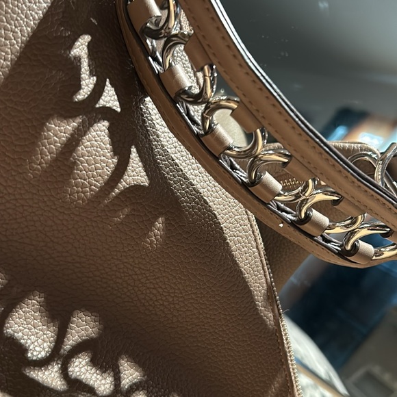 Calvin Klein Geo Rocky Road Hobo Handbag/Purse Taupe Vegan Leather LIKE NEW - Picture 4 of 10